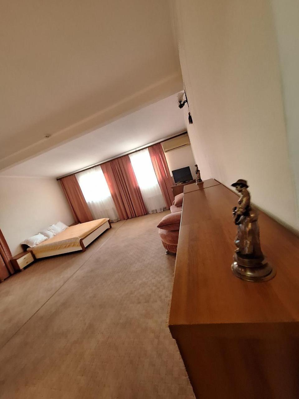 Барселона Hotel Mizikevycha Ngoại thất bức ảnh