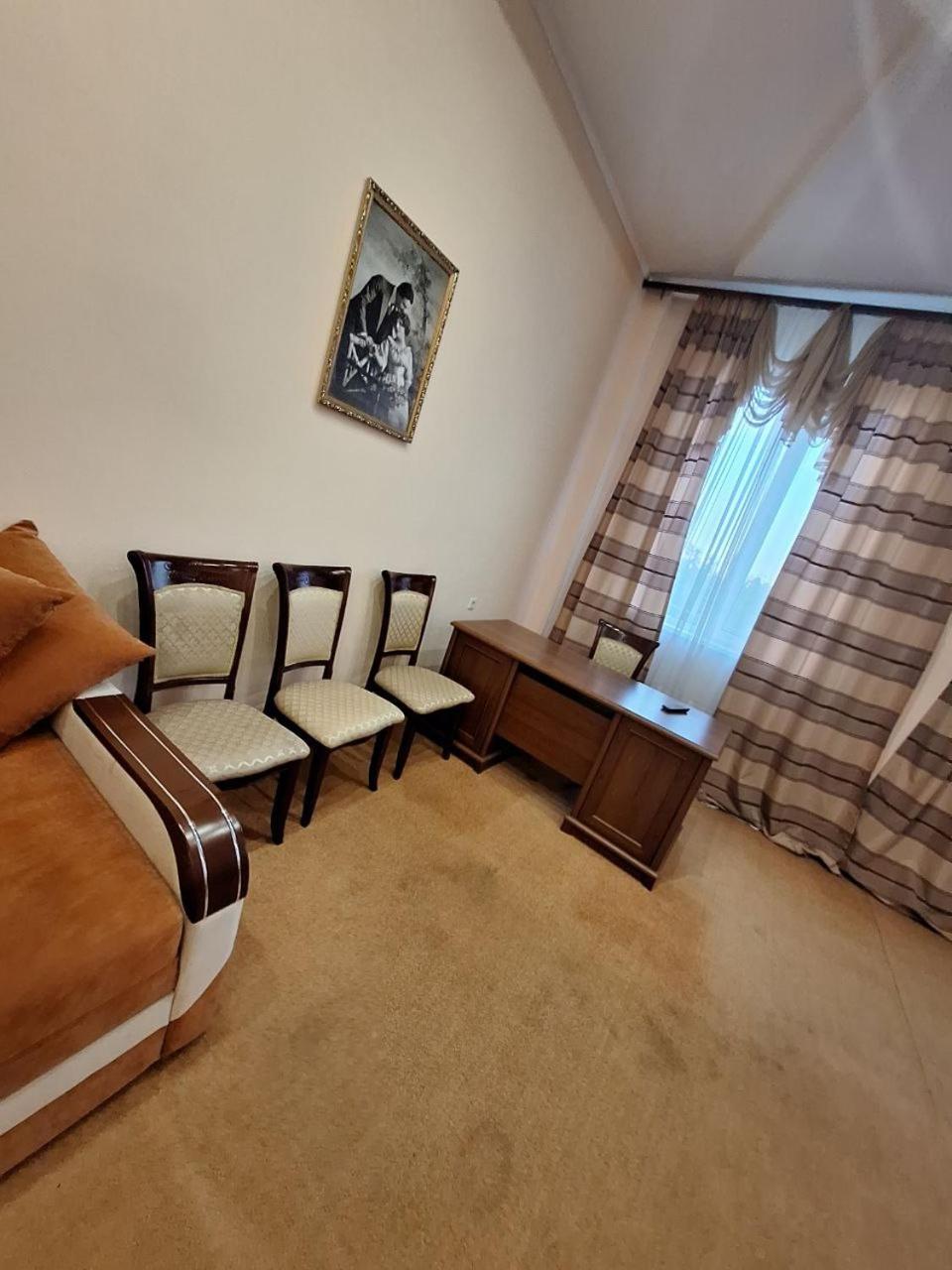 Барселона Hotel Mizikevycha Ngoại thất bức ảnh